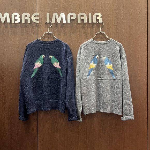 パロット刺繍　クルーネックカーデ