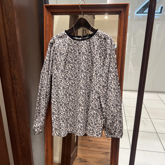 フラワーPT　ベルベットパイピングブラウス