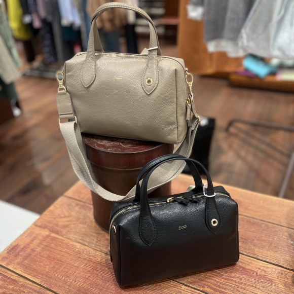 ボストンバッグが入荷しました。