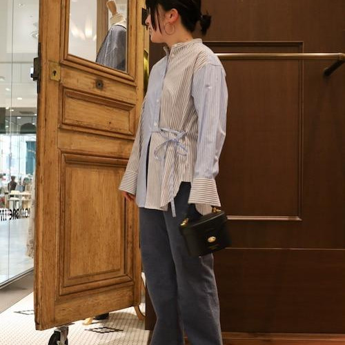 一枚で決まるストライプシャツウ...