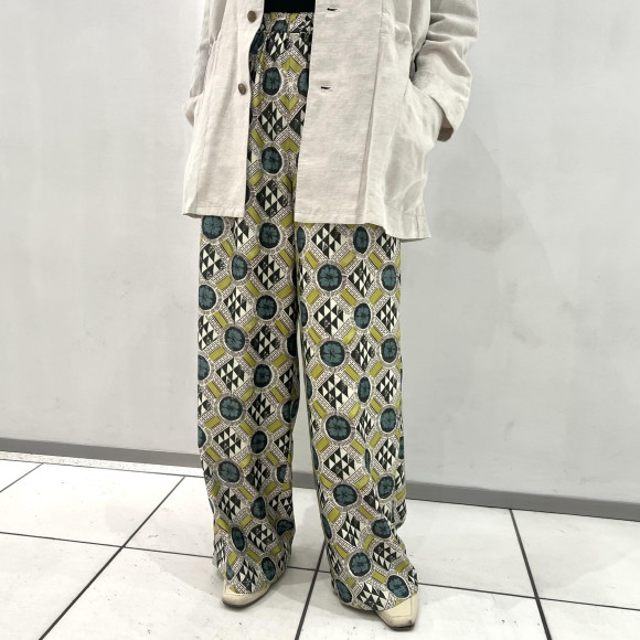 ジオメトリックフラワープリント　イージーパンツ