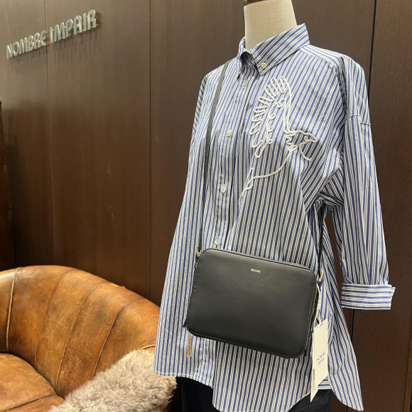 ストライプ刺繍　6分袖レギュラーシャツ