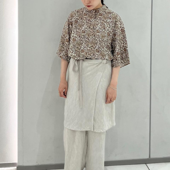 ミドルフラワーPT　スタンドネックブラウス