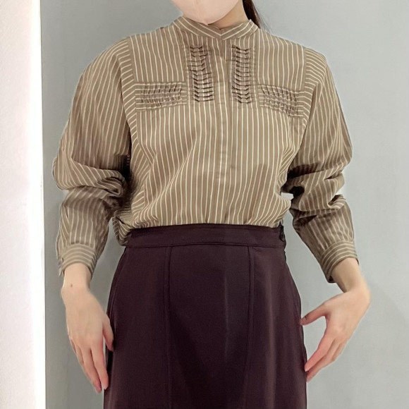 ねじりピンタックストライプドルマンブラウス