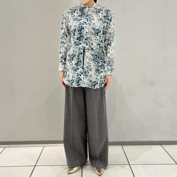 コットンシアーフラワーPT　スタンドネックブラウス