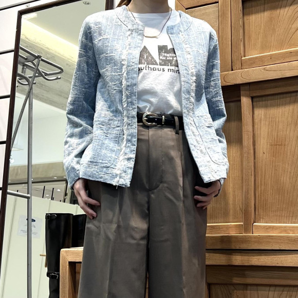 春ジャケットコーデ