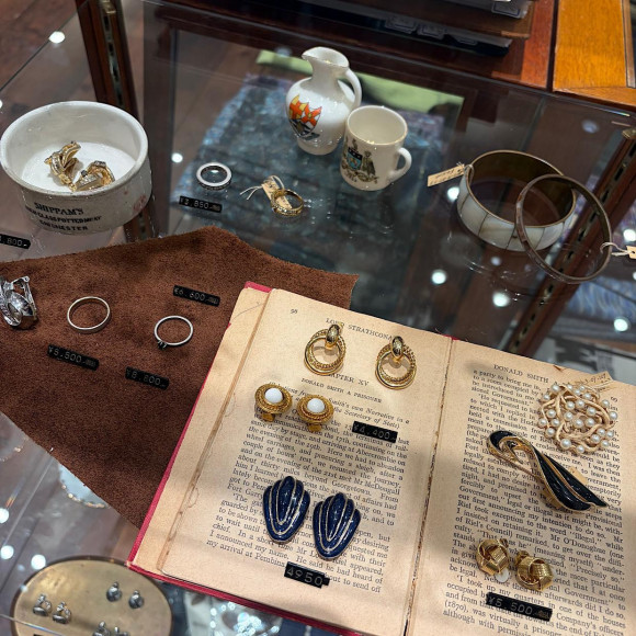 ヴィンテージアクセサリー入荷！