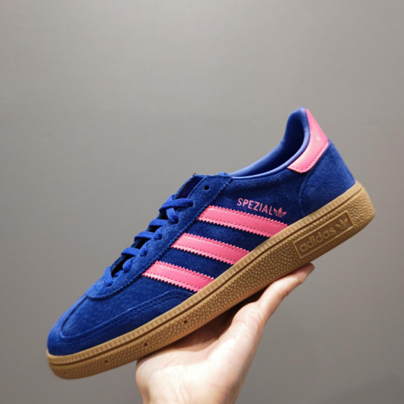 アディダス新色入荷