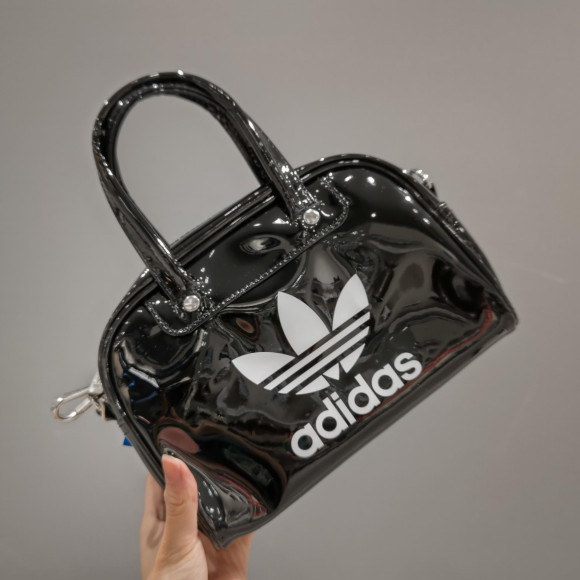 かわいいアディダスバッグ