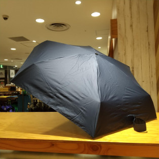 雨の日でもサッと取り出して使える折り畳み傘・ポンチョ入荷しています！