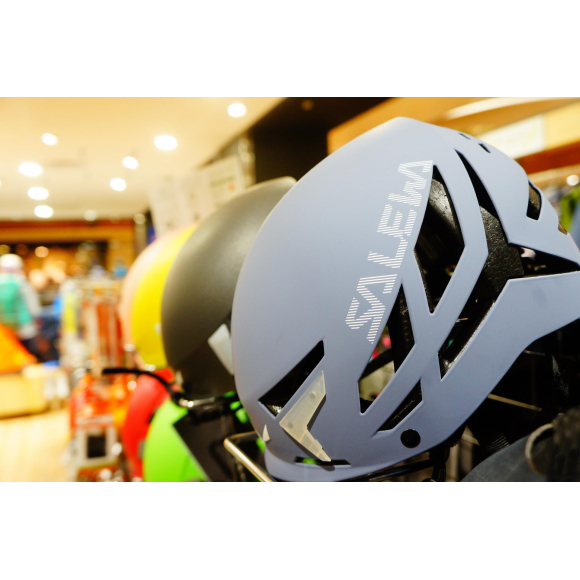 『SALEWA』のヘルメット新入荷！！