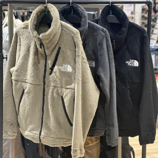 首元ネックゲーター知らず。ノースフェイスバーサロフトジャケット入荷しました
