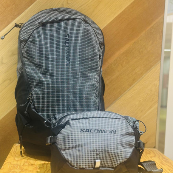 サロモンの軽量バッグパックにアーバンモデルが登場