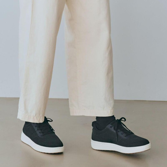 足元を軽やかかつ上品さも演出するニットスニーカー【ワンダー】